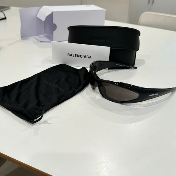 Brand new balenciaga sunglasses! Never worn! Balenciaga | Accessories | Brand New Balenciaga Sunglasses  main image 3